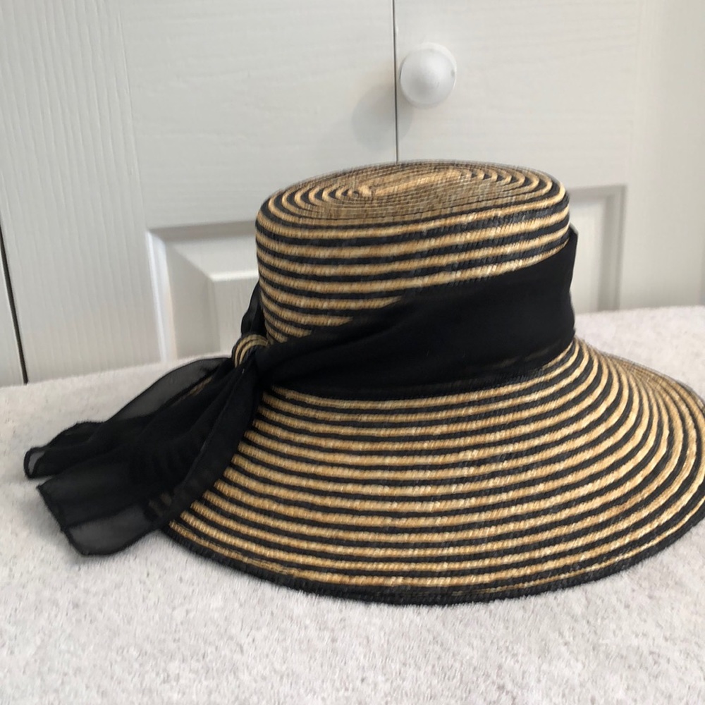 Straw and black striped hat pretty and clean